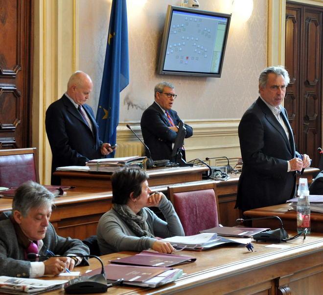 Cosimi licenzia il vicesindaco e rompe l’alleanza con l’Idv 