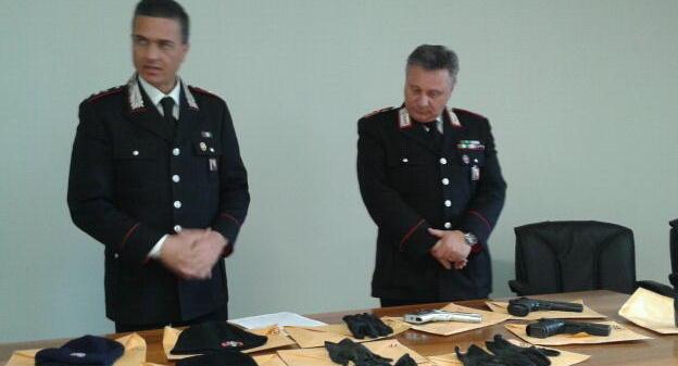 Vede arrivare i carabinieri e scappa sul tetto: in cella 