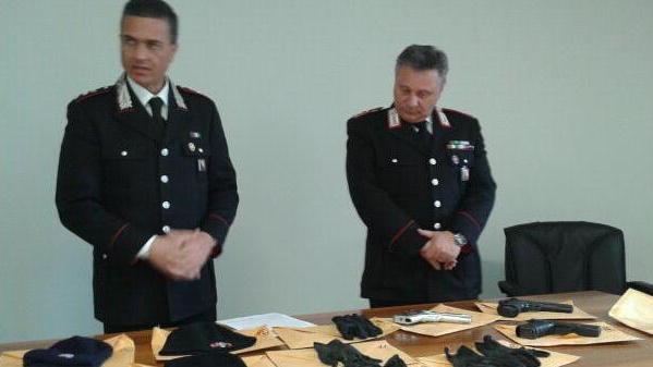 Vede arrivare i carabinieri e scappa sul tetto: in cella