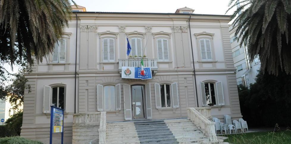 Cartelli stradali nuovi di zecca dal centro al mare