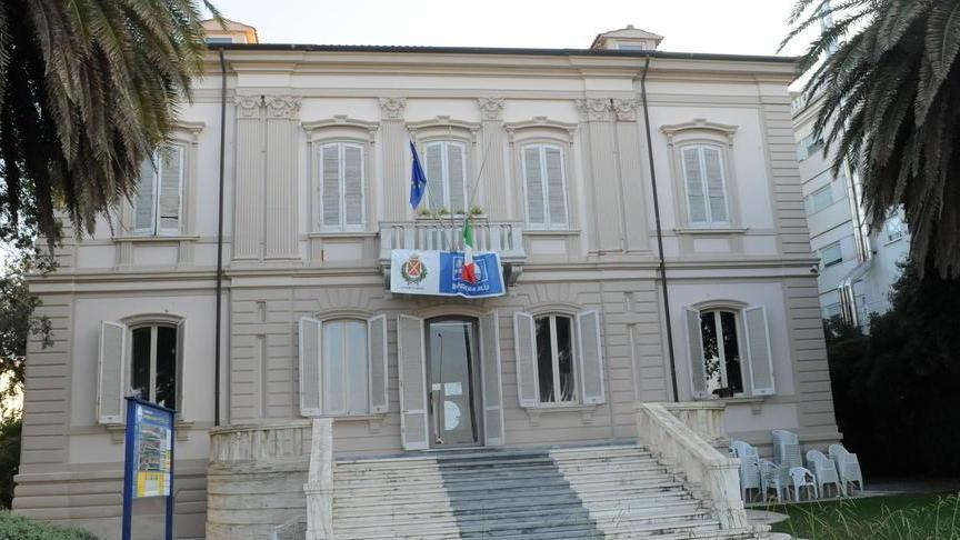 Cartelli stradali nuovi di zecca dal centro al mare