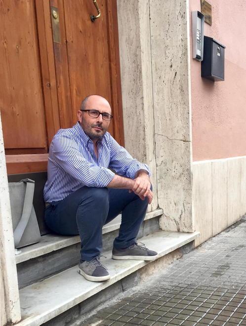 Danti disubbidisce ancora: «L’ordinanza anti-seduta l’hanno fatta a casa mia» 
