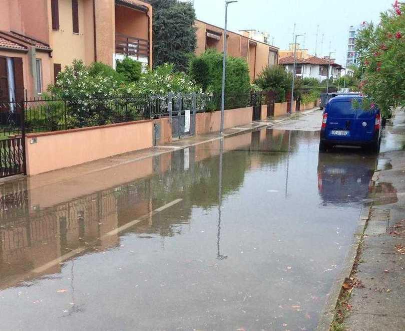 Si rompe un tubo dell’acqua Ennesimo disagio per i turisti 