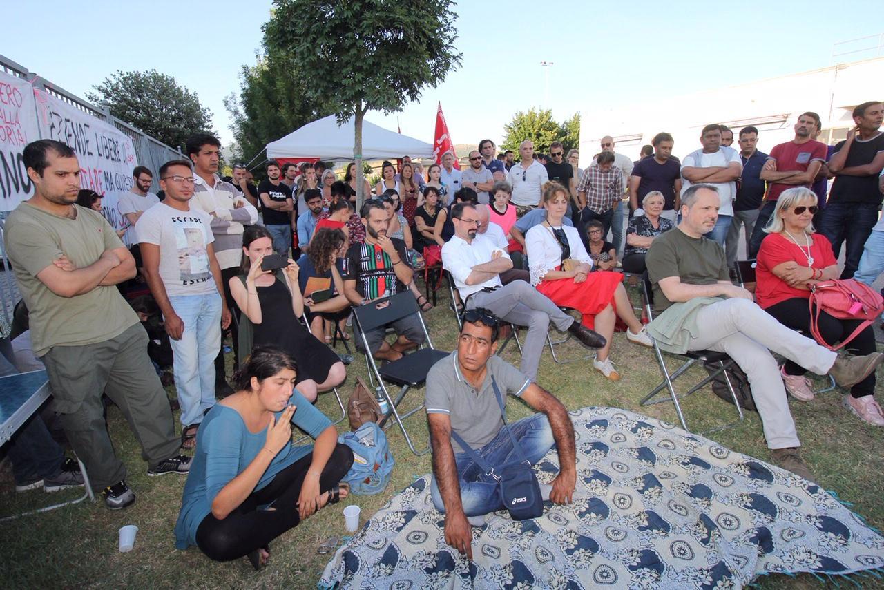 L'assemblea di martedì 16 davanti al Panificio Toscano