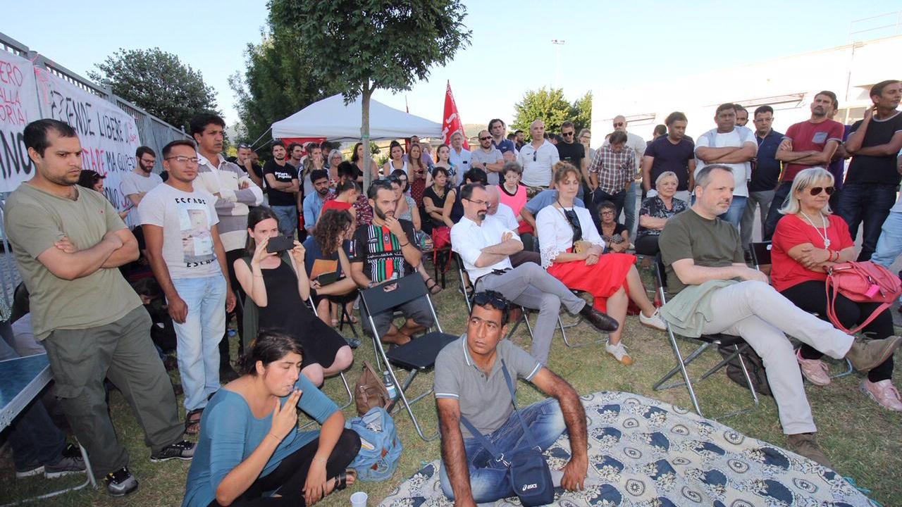 L'assemblea di martedì 16 davanti al Panificio Toscano