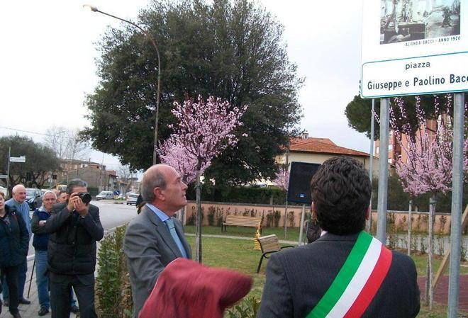 Piazza intitolata all’azienda “Paolino Bacci”