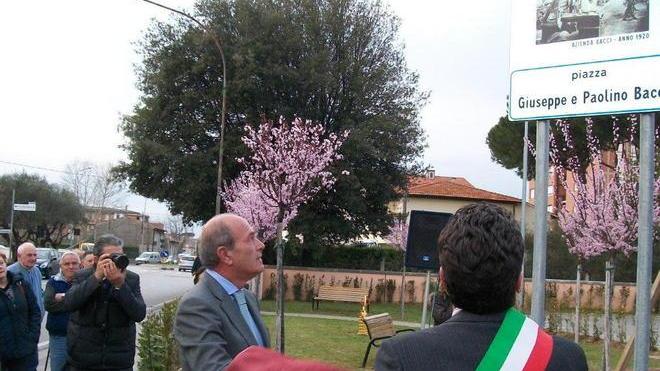 Piazza intitolata all’azienda “Paolino Bacci”