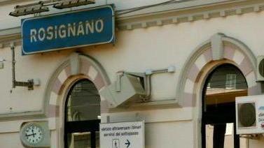 Sale sul treno alla stazione di Rosignano e crea il panico: giovane arrestato