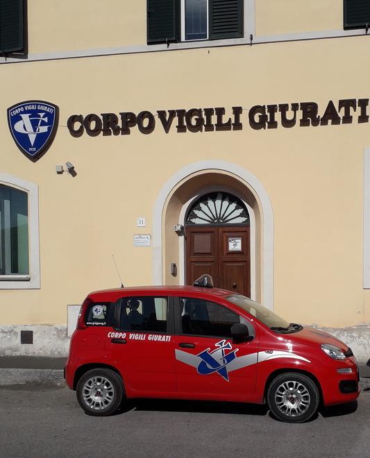 Sfondano l’archivio del tribunale e fuggono