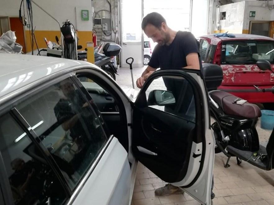 La carrozzeria Pera compie cinquant’anni e festeggia cambiando sede: sarà in via Masini