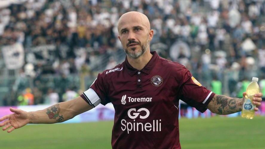 L’ultimo assist di Valiani al suo Livorno «Scelta del cuore, ma vi porterò con me»