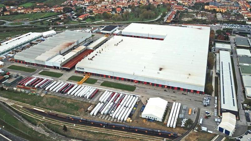 Premi di produzione fino a 2.900 euro per i lavoratori Hitachi di Pistoia