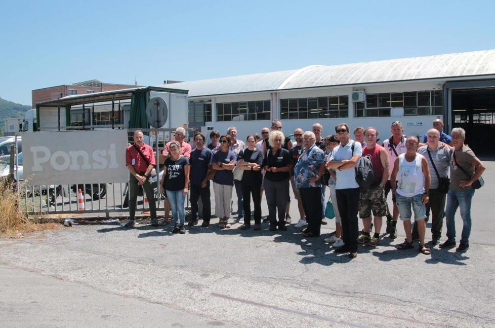 La Ponsi lascia la Versilia dopo 80 anni: 22 lavoratori verso Brescia