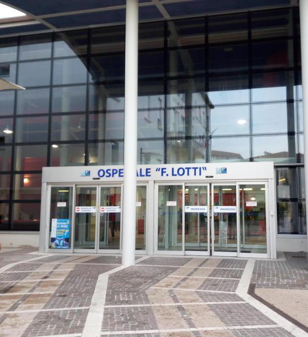 L'ingresso dell'ospedale Lotti di Pontedera