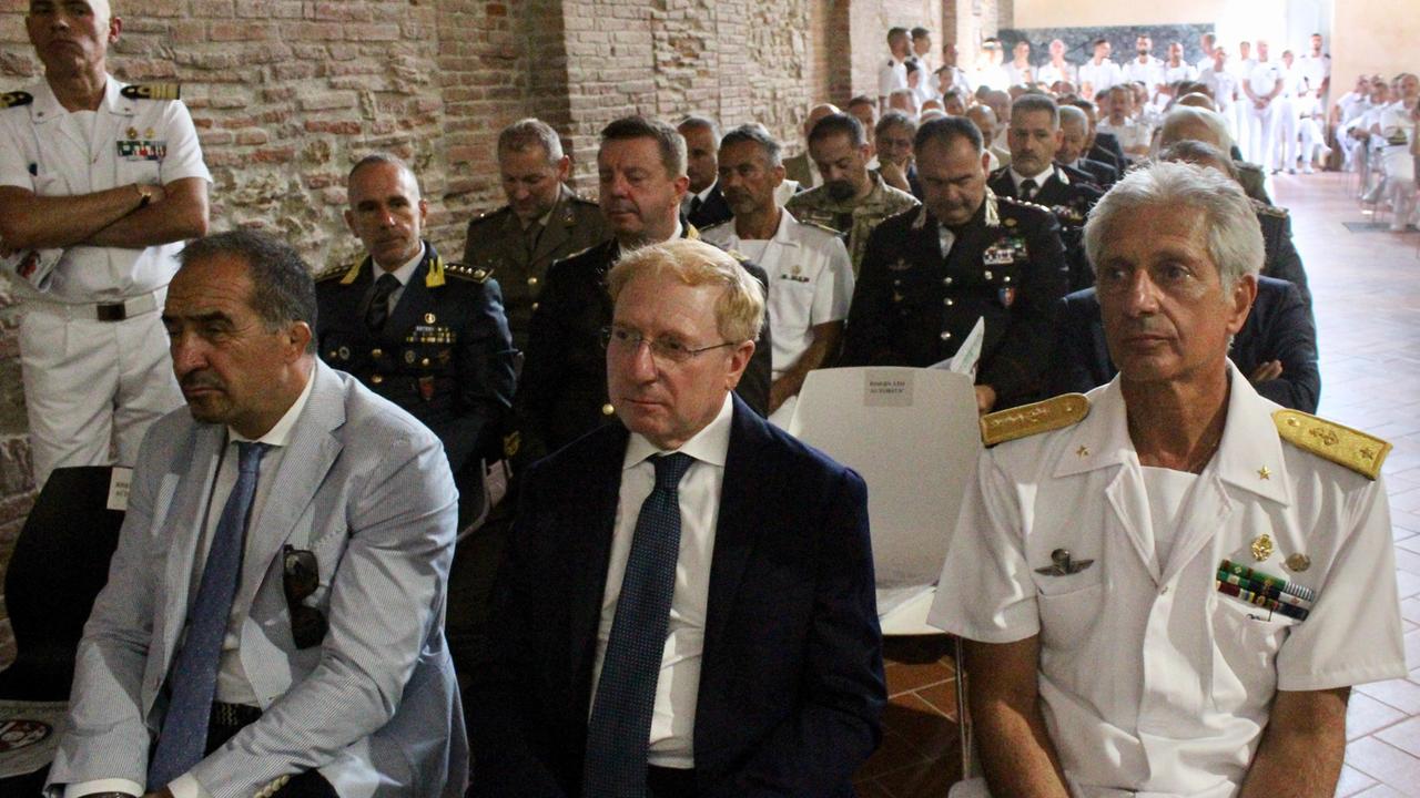 Da destra il contrammiraglio Giuseppe Tarzia, il prefetto Gianfranco Tomao e il questore Lorenzo Suraci