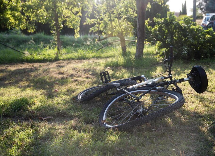 Travolto da un’auto, grave un diciottenne 