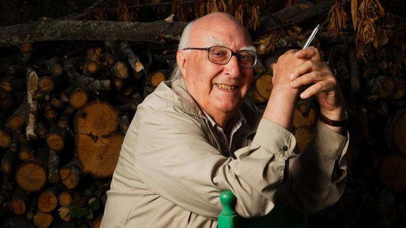 L’addio all’amico Camilleri dalla sua amata montagna