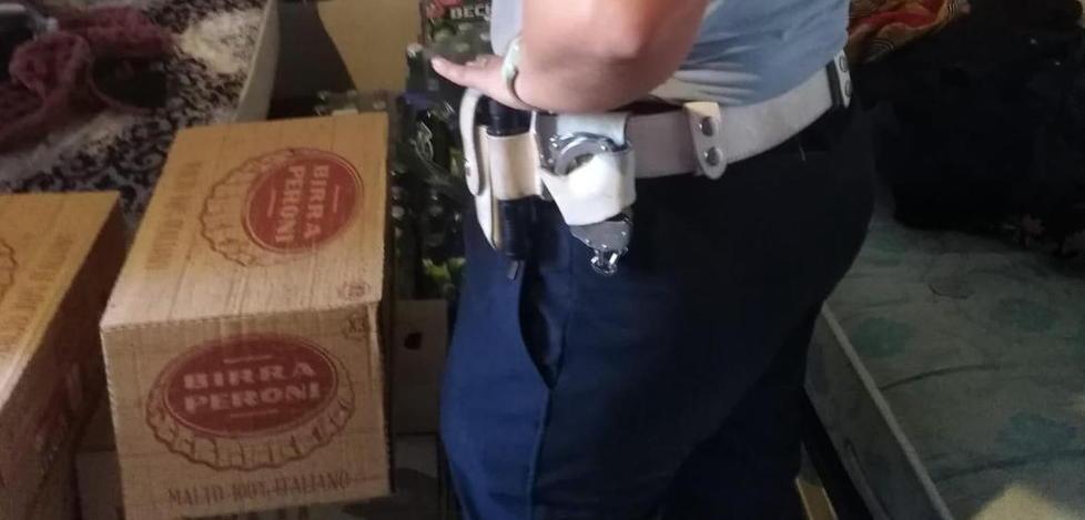 Oltre 25 posti letto abusivi e 211 bottiglie di birra: denunciato