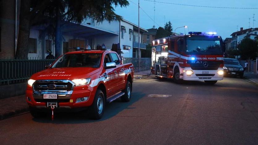 Incendio in un appartamento Marito eroe salva la moglie