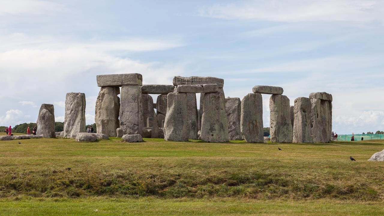 Volevano smontare e spedire Stonehenge e lui lo salvò regalandolo alla moglie