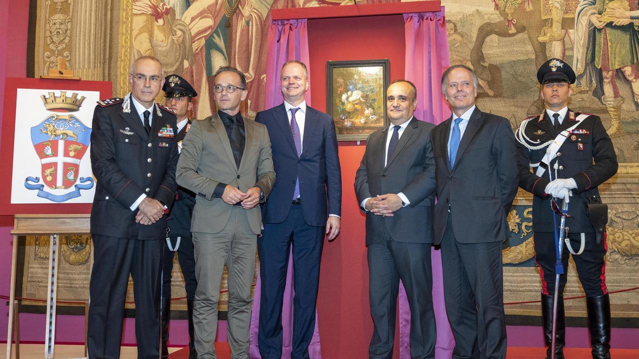 Da sinistra il generale Giovanni Nistri, il ministro tedesco Maas, il direttore degli Uffizi Schmidt, il ministro della cultura Bonisoli e il ministro degli esteri Moavero