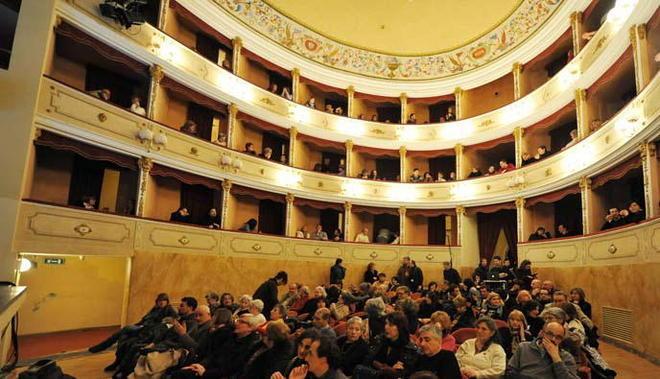 L’ironia di Wilde in scene per tre sere al teatro Concordi 