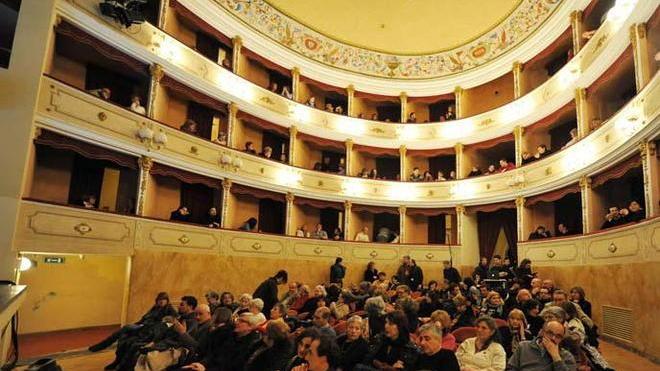 L’ironia di Wilde in scene per tre sere al teatro Concordi