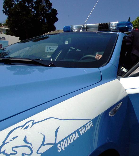 Polizia allontana i nomadi