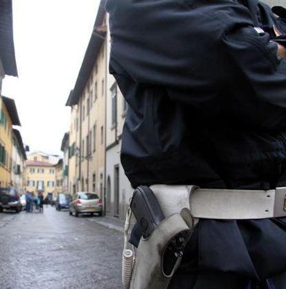 Ruba il portafoglio dalla parrucchiera Donna denunciata 