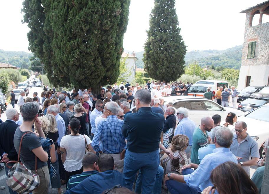 Addio ad Annamaria Rocchi in centinaia al suo funerale 