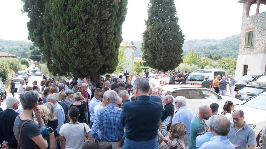 Addio ad Annamaria Rocchi in centinaia al suo funerale