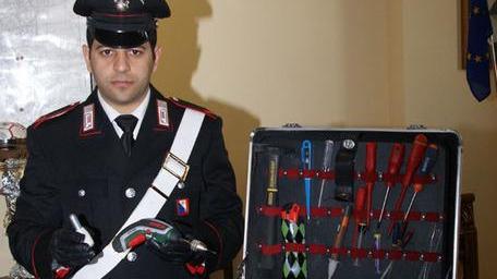 Manomettevano contatori dell’Enel in case e negozi
