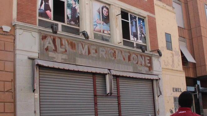 Chiude la macelleria Tre piani di slot al mercato