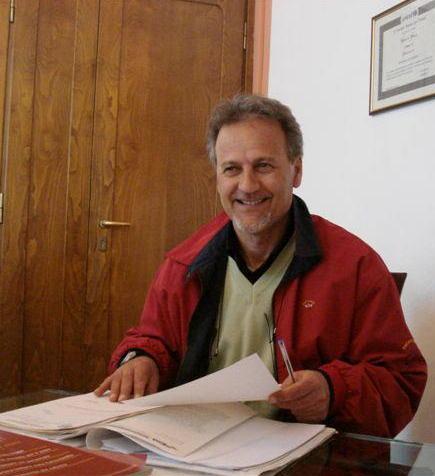 L’antica Cosmopoli e i politici avversari 