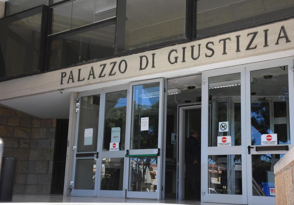 Aggredito di notte nel locale Arrivano tre condanne 