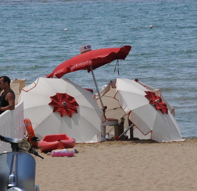 Fa il bagno in mare, si sente male e muore 