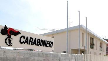 Finge l’incidente d’auto ma l’anziano lo incastra