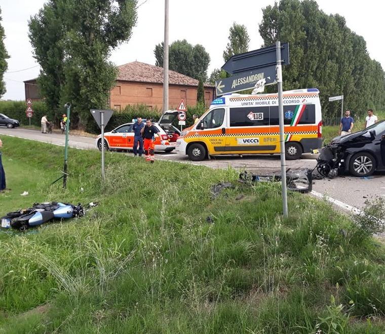 Auto contro moto Ferito un 27enne portato a Bologna