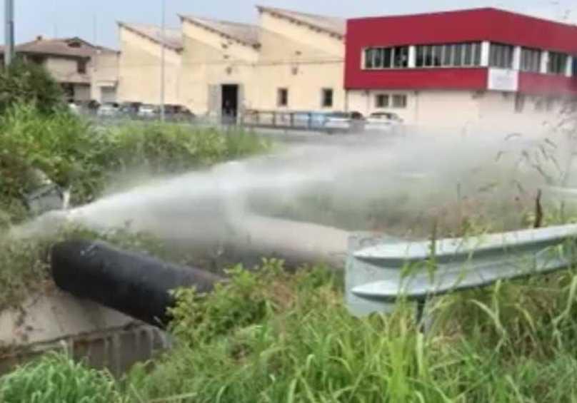 Si rompe il tubo dell’acqua 