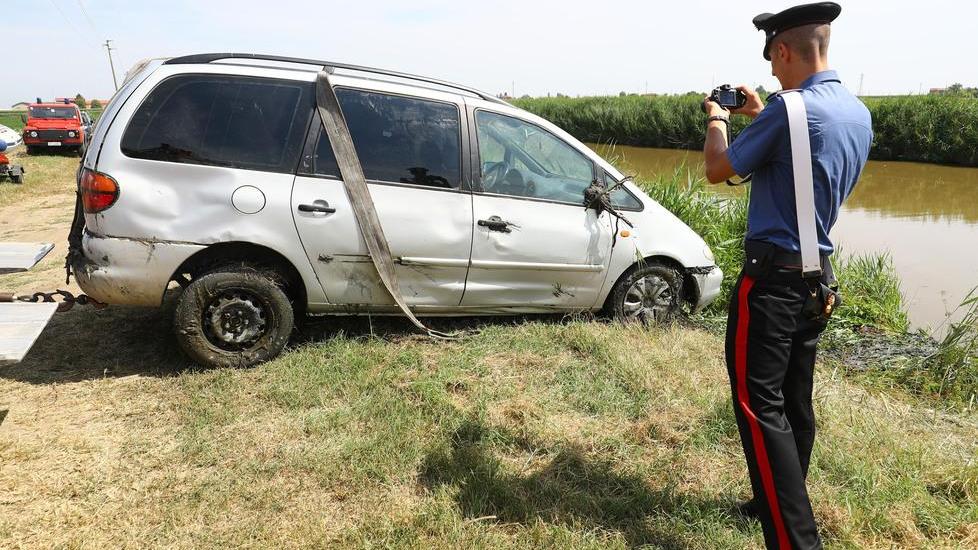 Auto nel canale, giallo risolto