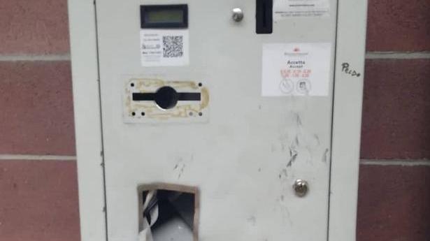 Ladri nel polo di via Makallè Vetri rotti al Pascal e al Nobili