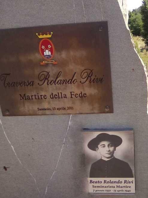 La foto del beato Rolando Rivi sostituita con una piastrella