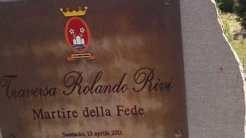 La foto del beato Rolando Rivi sostituita con una piastrella