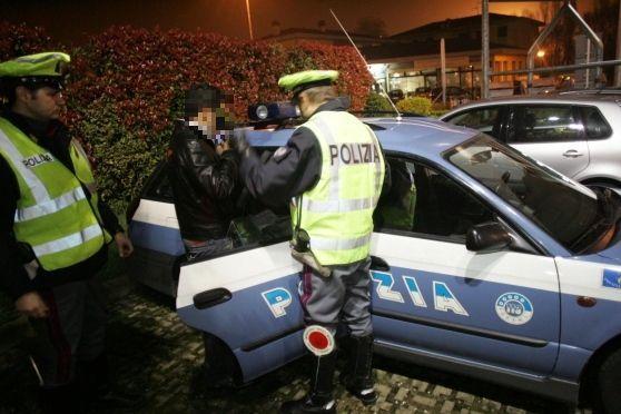 Lotta alle stragi del sabato sera, la Stradale ritira sette patenti