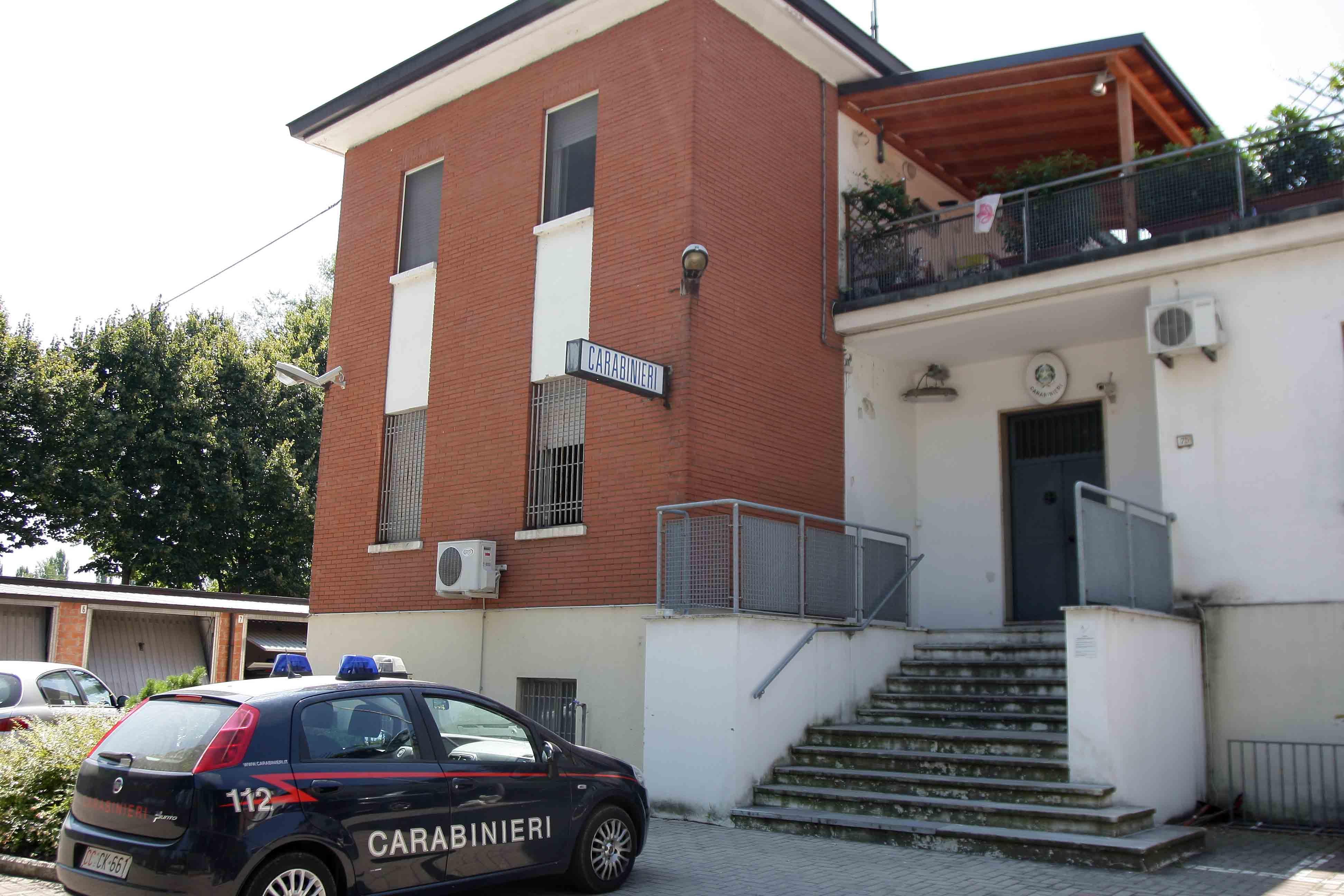 Reggio Emilia, anziano rapinato della collana: «Era un ricordo dei 25 anni di matrimonio» 