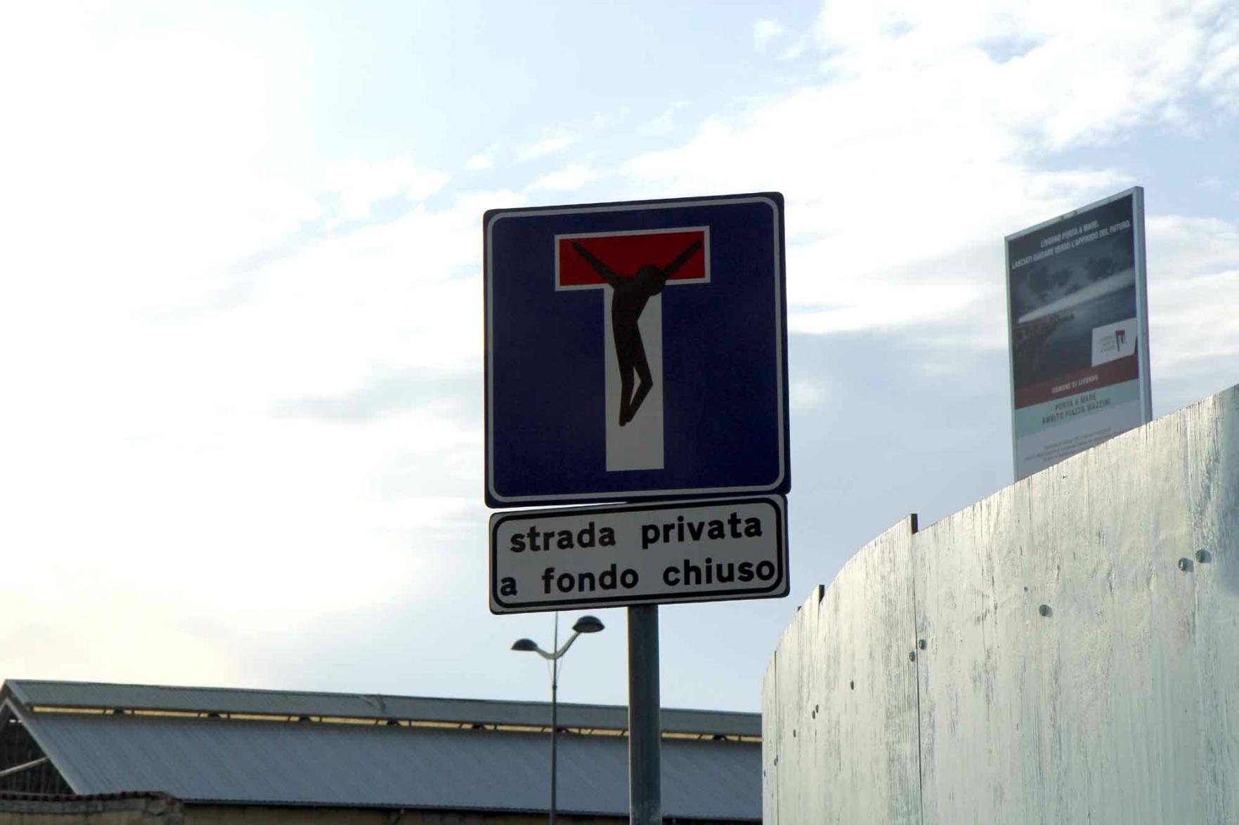 L’artista dei cartelli stradali re a Livorno per una notte 