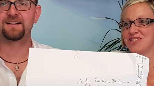 Al prefetto le 642 firme per il Comune aperto il sabato