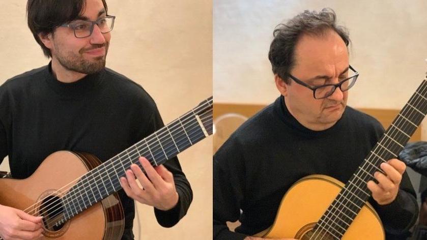 Porciano, in piazza della chiesa suona quartetto di chitarre