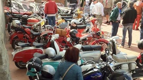 Auto e moto d’epoca nella Svizzera pesciatina