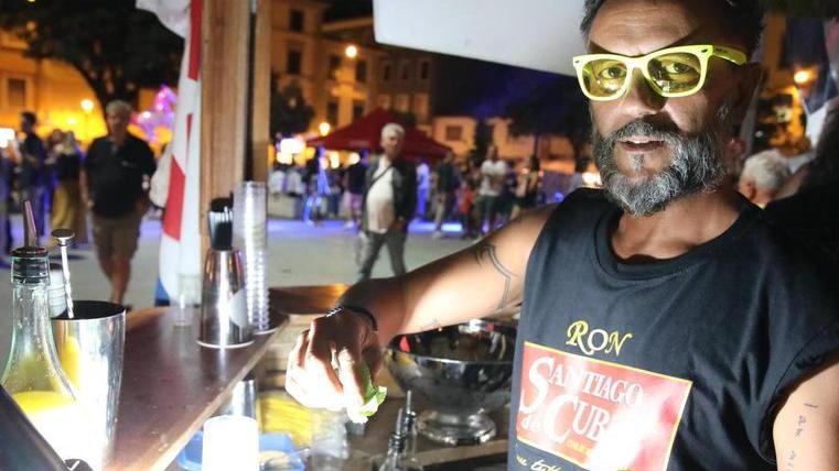 La “Noche Cubana” infiamma il centro e fa contenti i negozianti